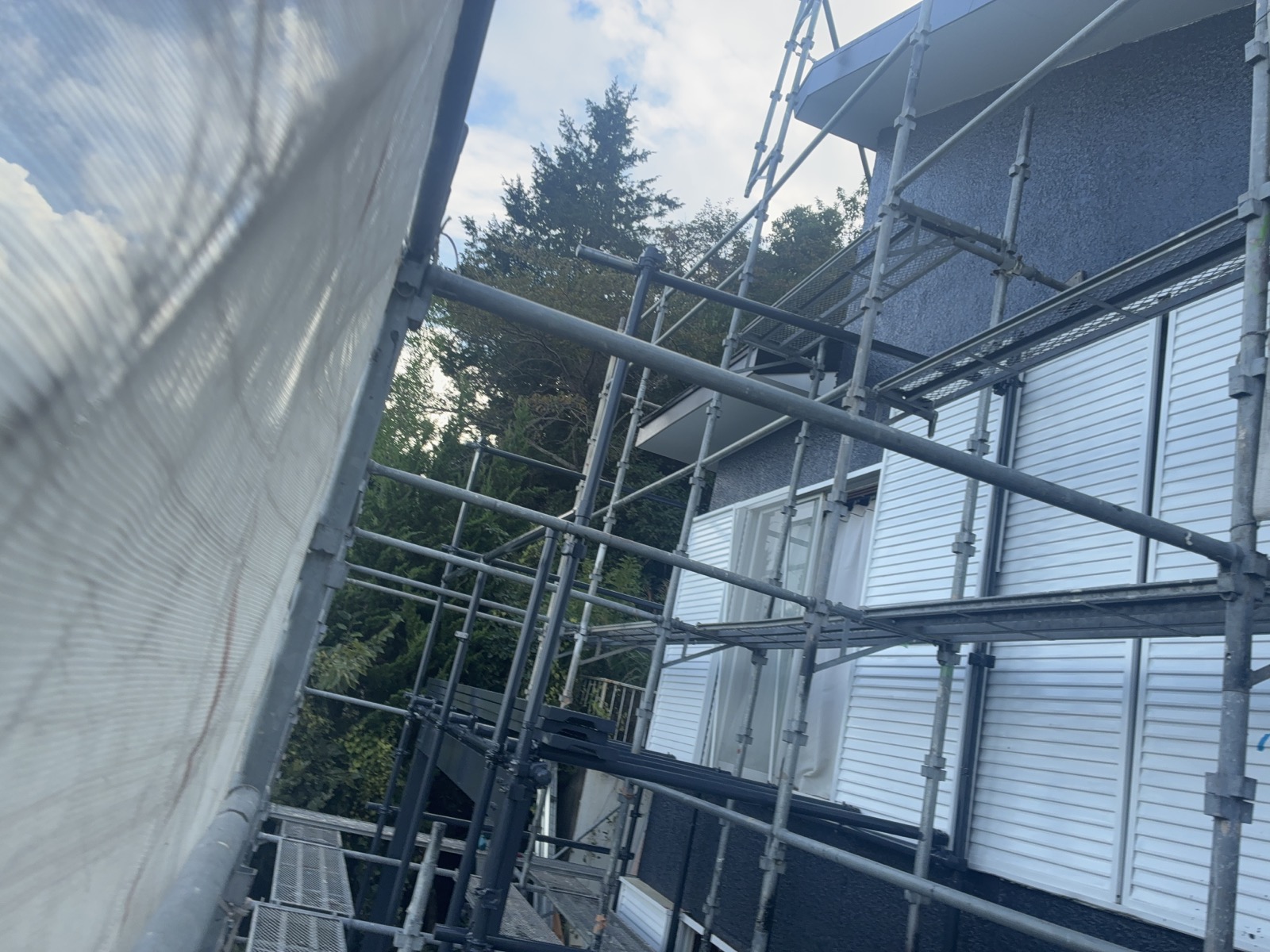 scaffold house exterior 01