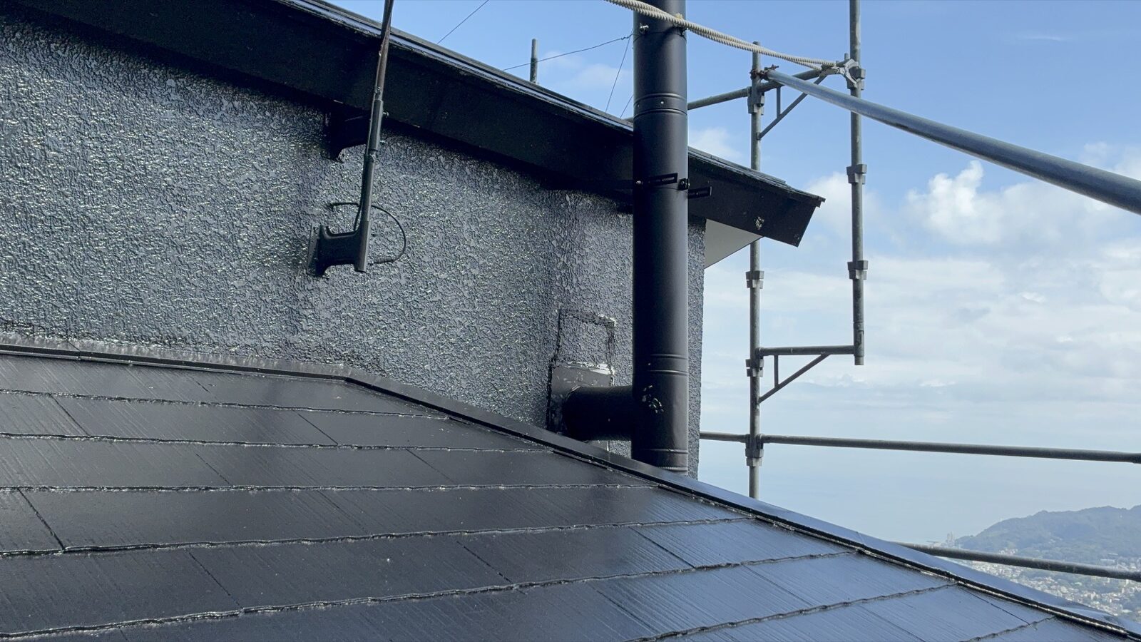 scaffold under eaves